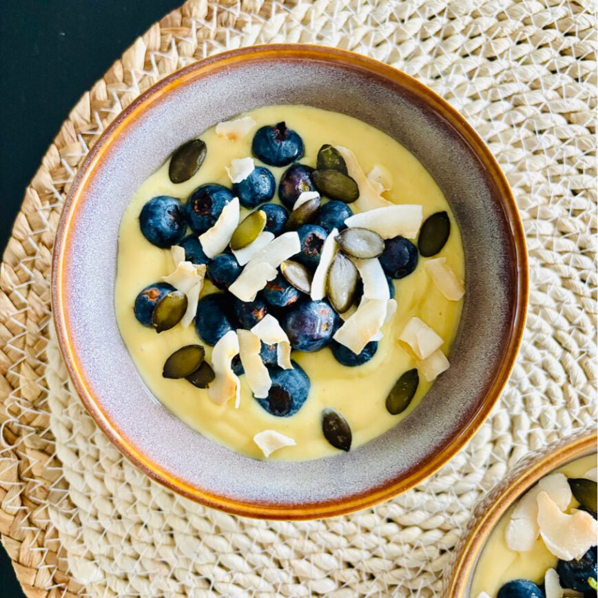 tropical maca smoothie bowl