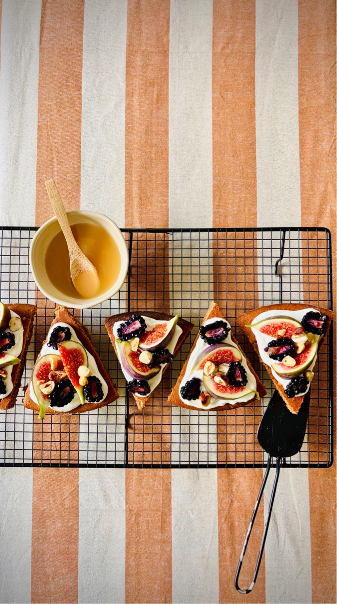 banana bread cake with fig, blackberry and ricotta cream