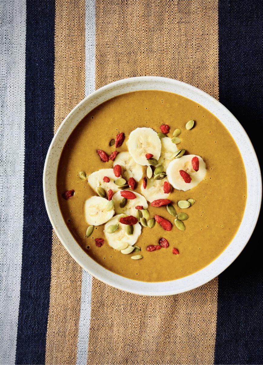 pumpkin spice protein smoothie bowl