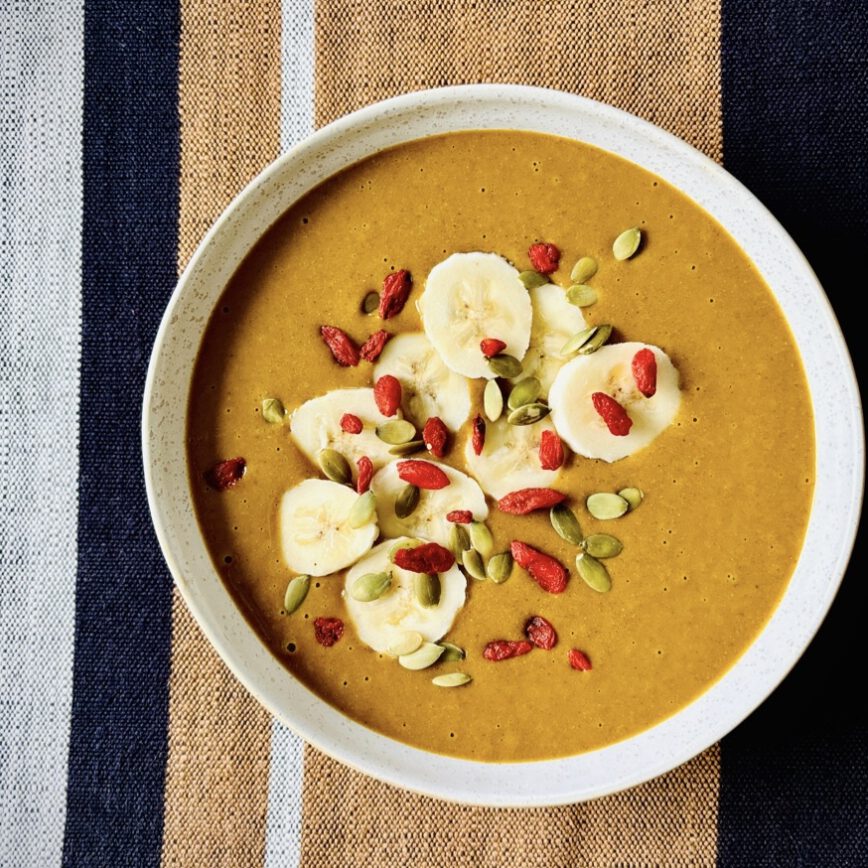 pumpkin spice protein smoothie bowl